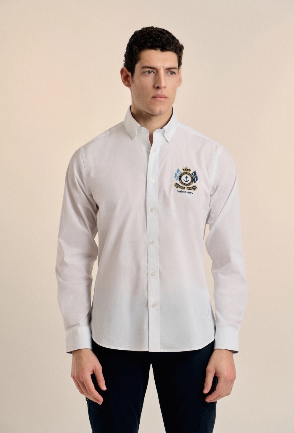 P25H-6151-BL CAMISA BLANCA MODELO ESCUDO