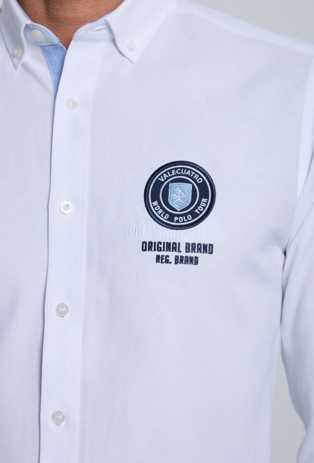 P25H-6349-BL Camisa bordada Valecuatro blanca - Imagen 8