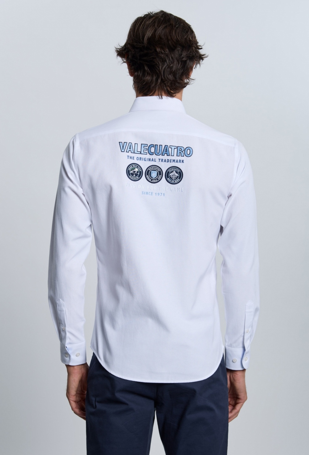 P25H-6349-BL Camisa bordada Valecuatro blanca - Imagen 3