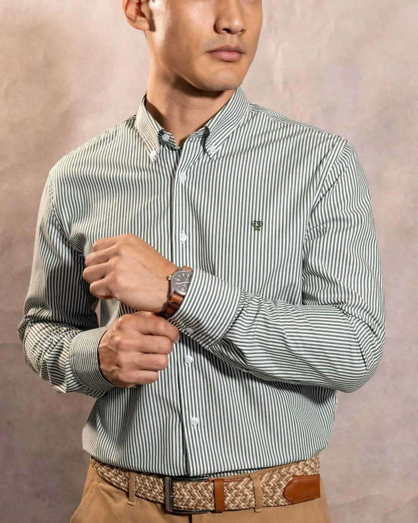 740610011 Camisa Antimanchas Popelina Rayas Verde Oscuro Logo Combinado